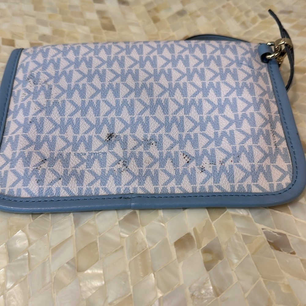 Michael Kors wristlet - Picture 5 of 8